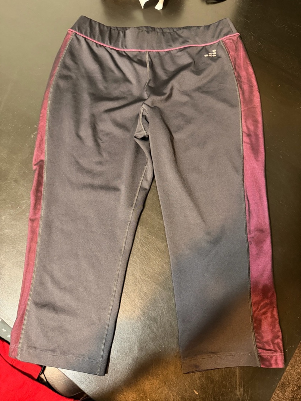 bcg Black Capri Leggings with Burgundy Side Panels